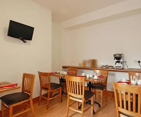 בית הארחה Abbington House 3*