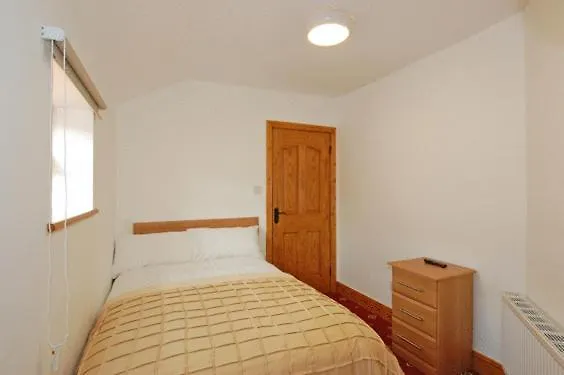 Abbington House בית הארחה 3*